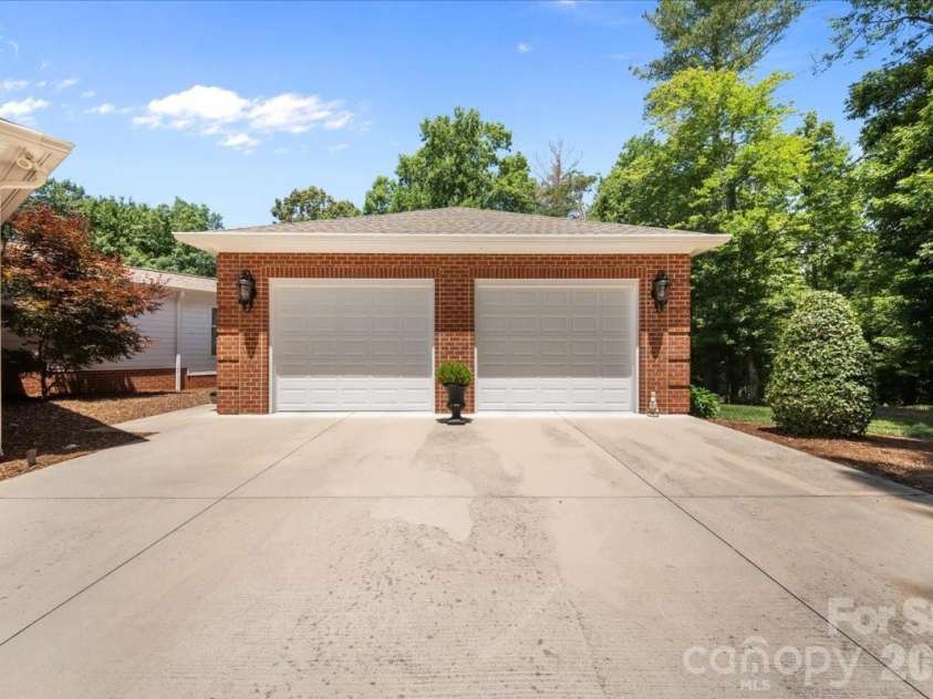 101 River Ridge Drive, Morganton, NC 28655.  MLS# CAR4397505, YatesRealty ID 32838. 