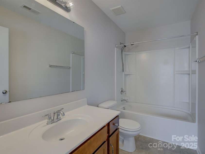 1916 Aston Mill Place, Charlotte, NC 28273.  MLS# CAR4278175, YatesRealty ID 32838. Ensuite bathroom for second bedroom