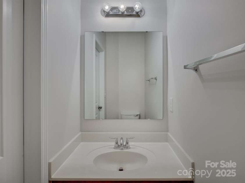 1916 Aston Mill Place, Charlotte, NC 28273.  MLS# CAR4278175, YatesRealty ID 32838. Half Bath