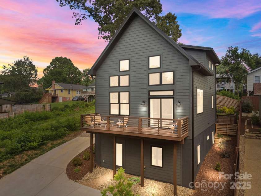 104 Deaver Street, Asheville, NC 28806.  MLS# CAR4268895, YatesRealty ID 32839. 