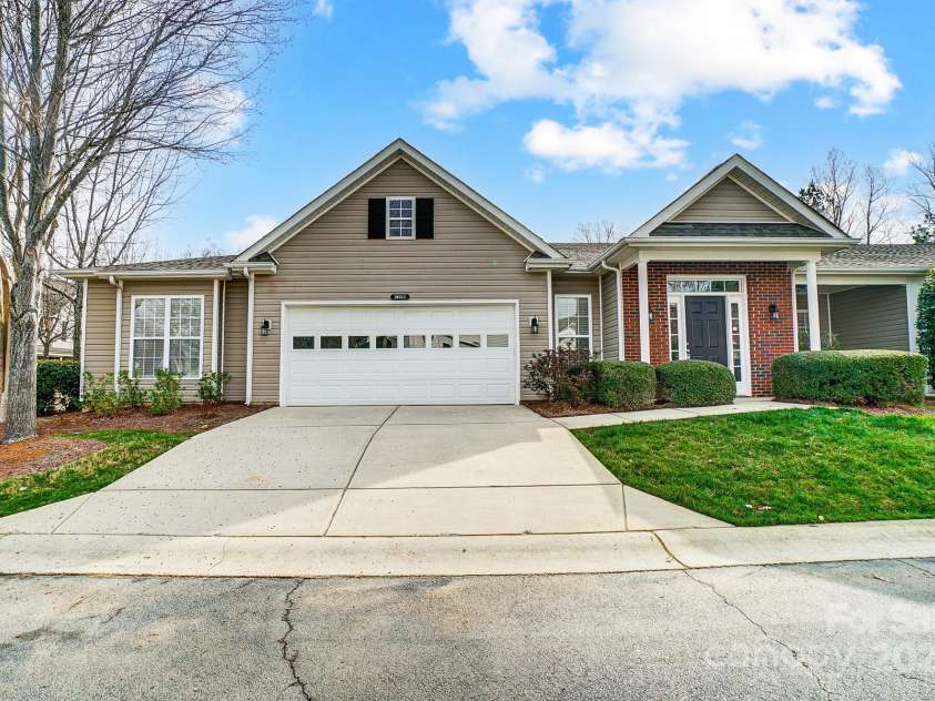 10011 Forest View Lane, Charlotte, NC 28213.  MLS# CAR4231643, YatesRealty ID 3284. 