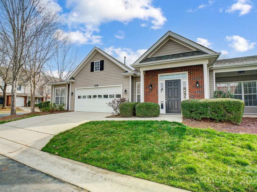 10011 Forest View Lane, Charlotte, NC 28213.  MLS# CAR4231643, YatesRealty ID 3284. 