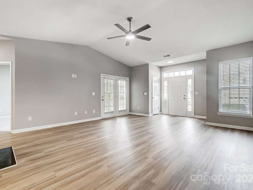 10011 Forest View Lane, Charlotte, NC 28213.  MLS# CAR4231643, YatesRealty ID 3284. 