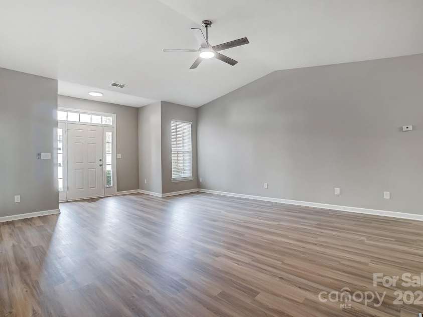 10011 Forest View Lane, Charlotte, NC 28213.  MLS# CAR4231643, YatesRealty ID 3284. 