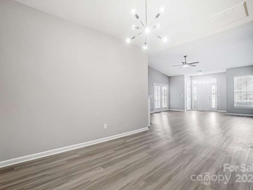 10011 Forest View Lane, Charlotte, NC 28213.  MLS# CAR4231643, YatesRealty ID 3284. 