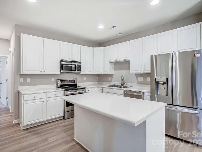 10011 Forest View Lane, Charlotte, NC 28213.  MLS# CAR4231643, YatesRealty ID 3284. 