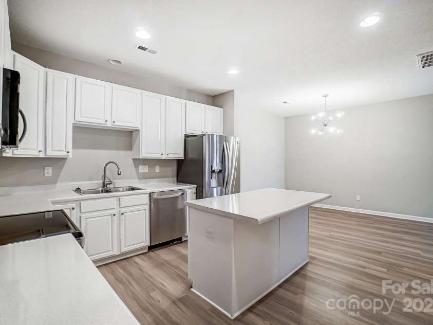 10011 Forest View Lane, Charlotte, NC 28213.  MLS# CAR4231643, YatesRealty ID 3284. 