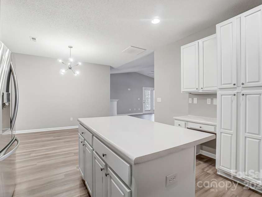 10011 Forest View Lane, Charlotte, NC 28213.  MLS# CAR4231643, YatesRealty ID 3284. 