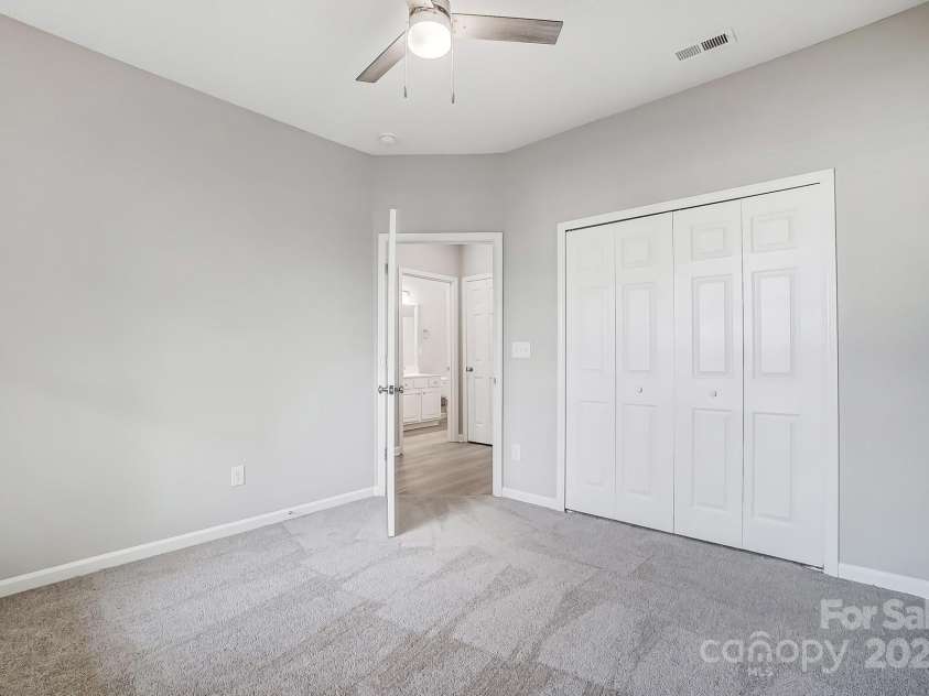 10011 Forest View Lane, Charlotte, NC 28213.  MLS# CAR4231643, YatesRealty ID 3284. 