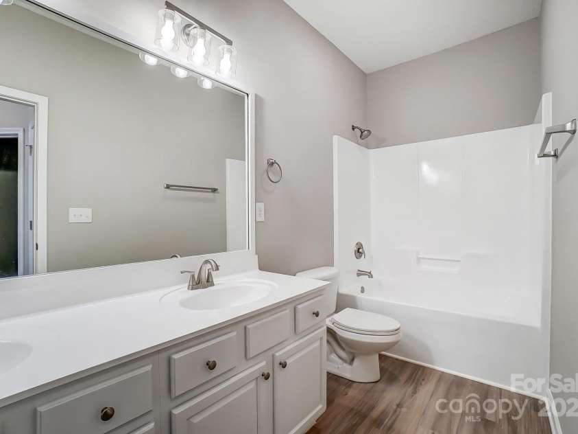 10011 Forest View Lane, Charlotte, NC 28213.  MLS# CAR4231643, YatesRealty ID 3284. 