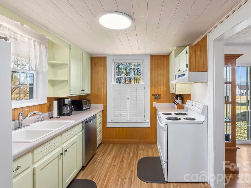 110 Garrison Road, Morganton, NC 28655.  MLS# CAR4338048, YatesRealty ID 3284. 