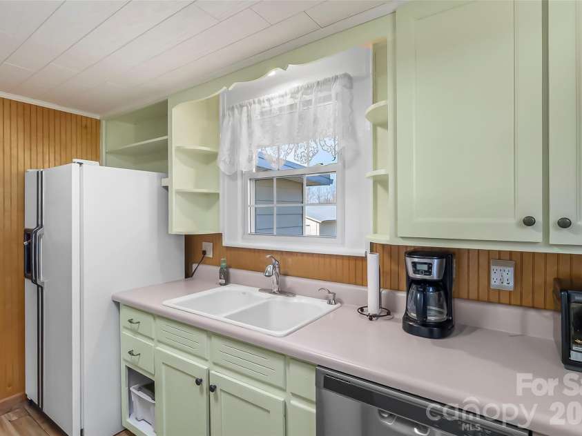 110 Garrison Road, Morganton, NC 28655.  MLS# CAR4338048, YatesRealty ID 3284. 