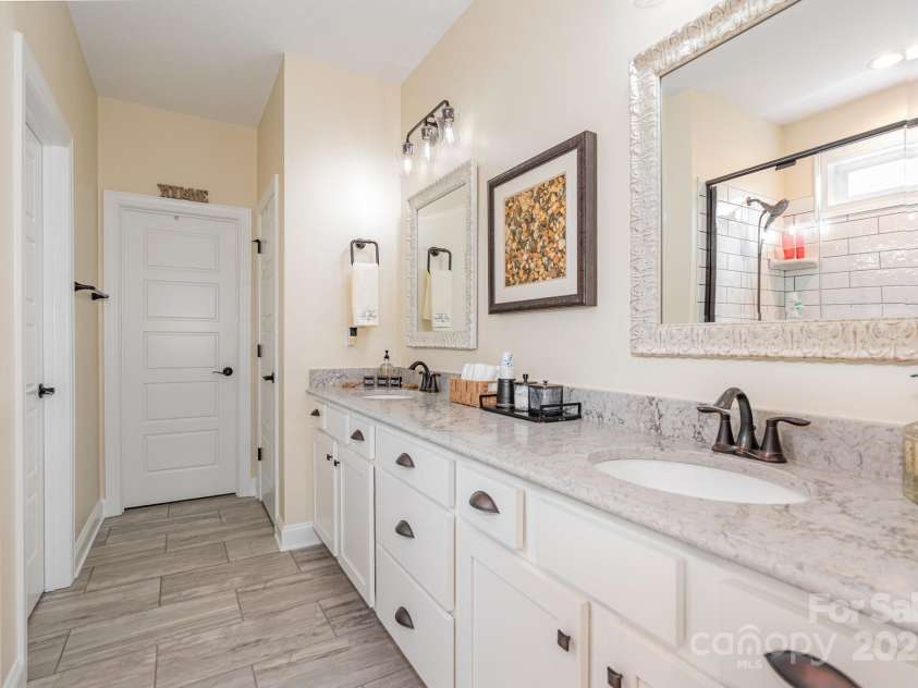 1157 Overlake Drive, Belmont, NC 28012.  MLS# CAR4288005, YatesRealty ID 32840. 