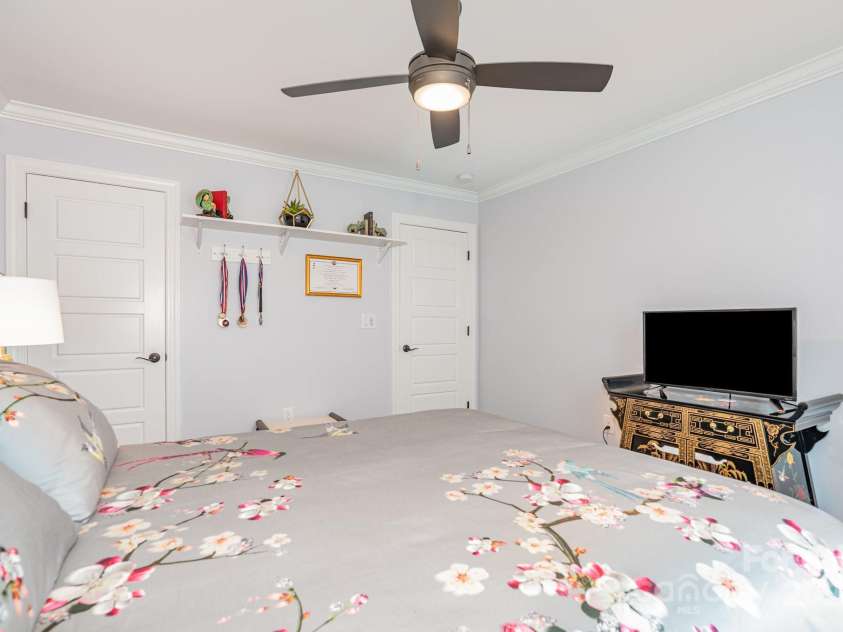 1157 Overlake Drive, Belmont, NC 28012.  MLS# CAR4288005, YatesRealty ID 32840. 