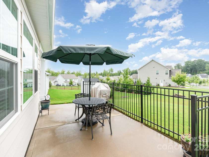 1157 Overlake Drive, Belmont, NC 28012.  MLS# CAR4288005, YatesRealty ID 32840. 