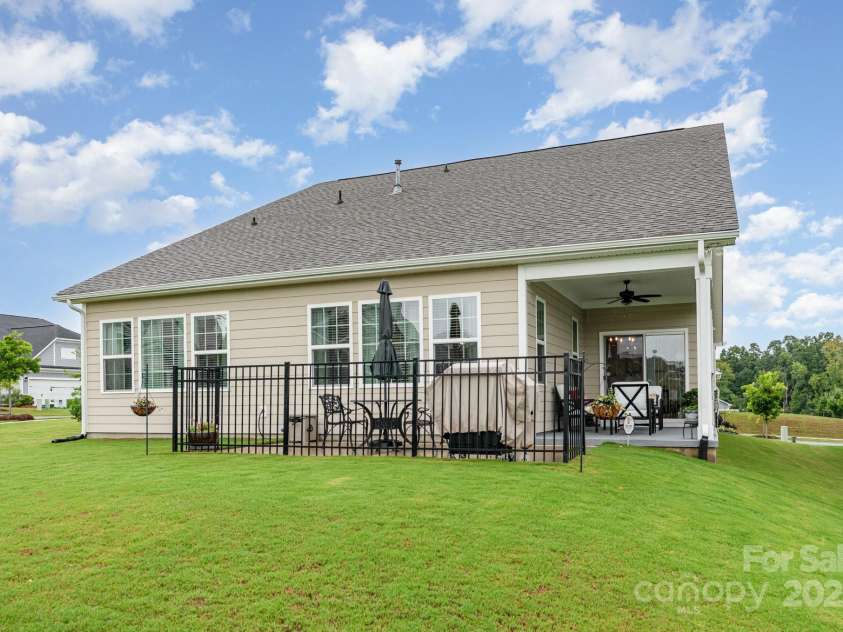 1157 Overlake Drive, Belmont, NC 28012.  MLS# CAR4288005, YatesRealty ID 32840. 