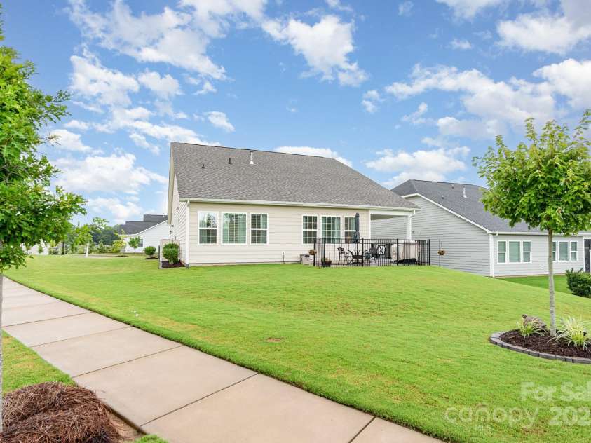 1157 Overlake Drive, Belmont, NC 28012.  MLS# CAR4288005, YatesRealty ID 32840. 