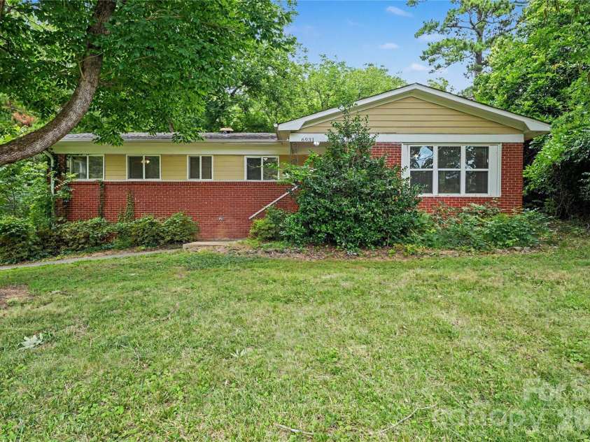 6931 Robinson Church Road, Charlotte, NC 28215.  MLS# CAR4397016, YatesRealty ID 32840. 