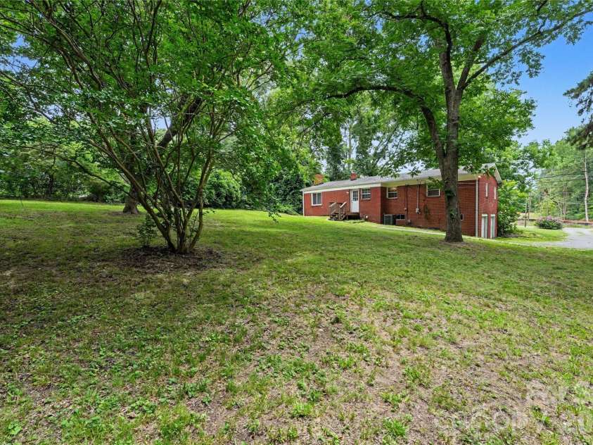 6931 Robinson Church Road, Charlotte, NC 28215.  MLS# CAR4397016, YatesRealty ID 32840. 
