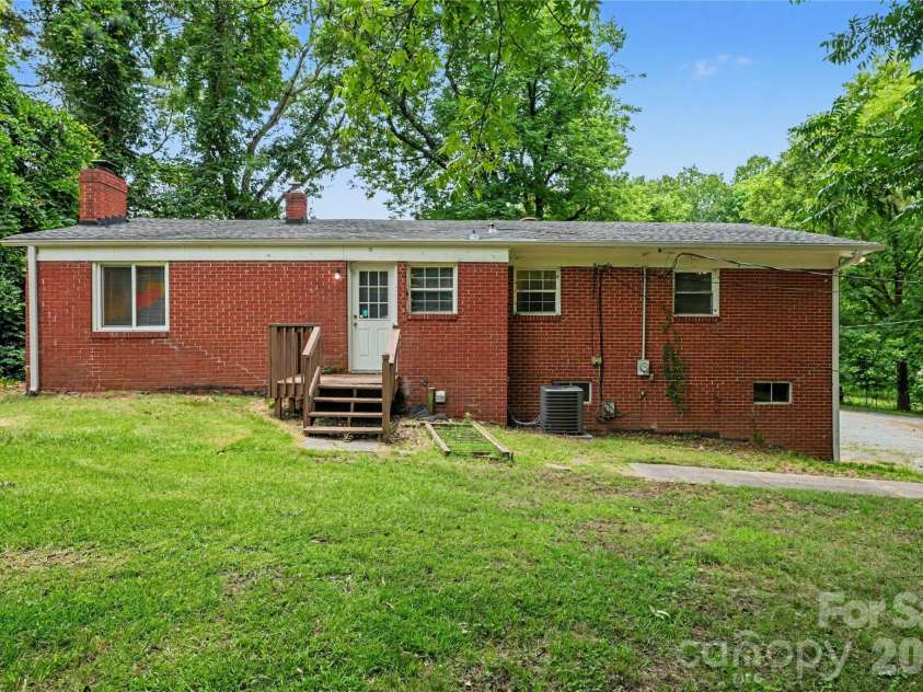 6931 Robinson Church Road, Charlotte, NC 28215.  MLS# CAR4397016, YatesRealty ID 32840. 