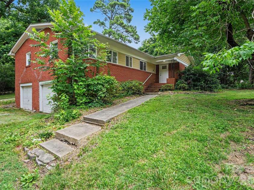 6931 Robinson Church Road, Charlotte, NC 28215.  MLS# CAR4397016, YatesRealty ID 32840. 