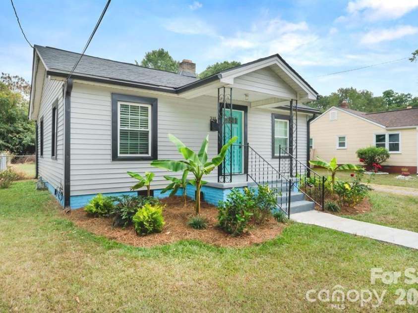 215 Keels Avenue, Rock Hill, SC 29730.  MLS# CAR4397146, YatesRealty ID 32841. 