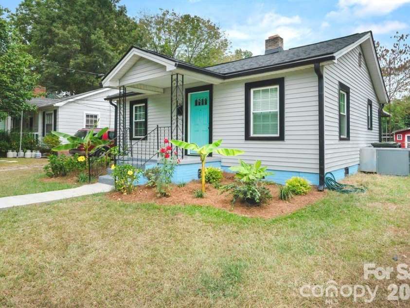 215 Keels Avenue, Rock Hill, SC 29730.  MLS# CAR4397146, YatesRealty ID 32841. 