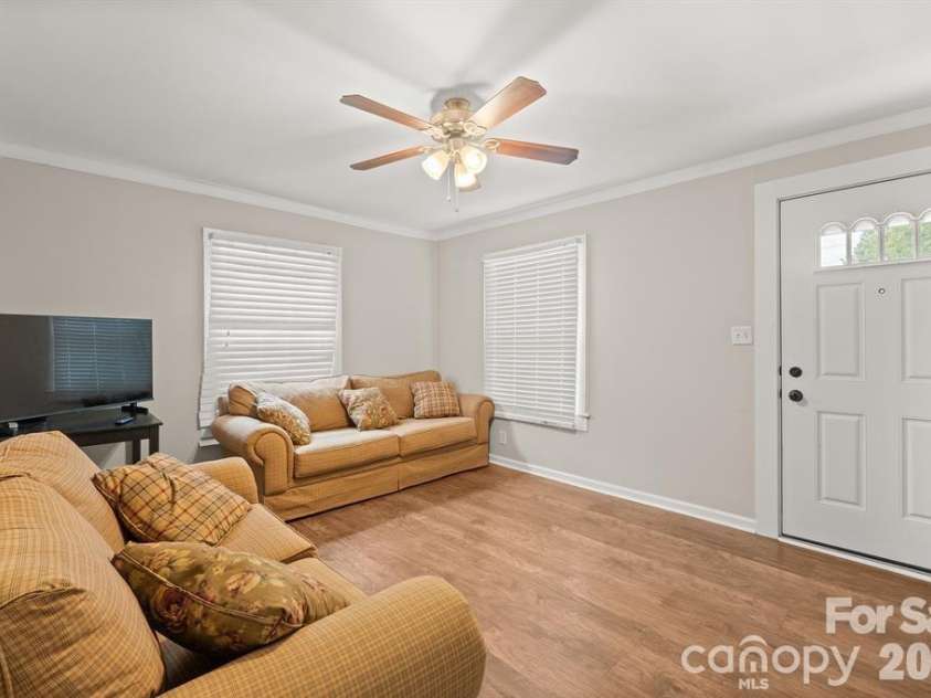 215 Keels Avenue, Rock Hill, SC 29730.  MLS# CAR4397146, YatesRealty ID 32841. 