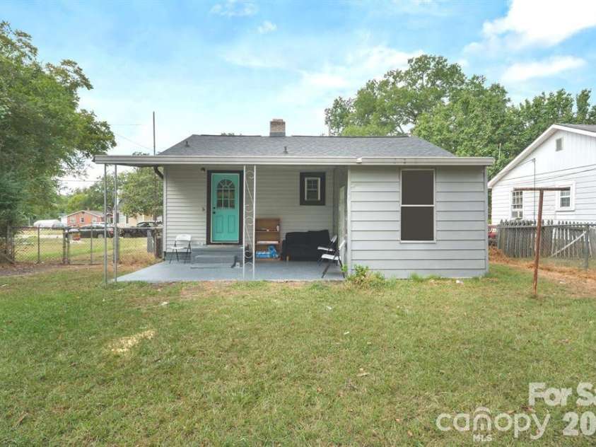 215 Keels Avenue, Rock Hill, SC 29730.  MLS# CAR4397146, YatesRealty ID 32841. 