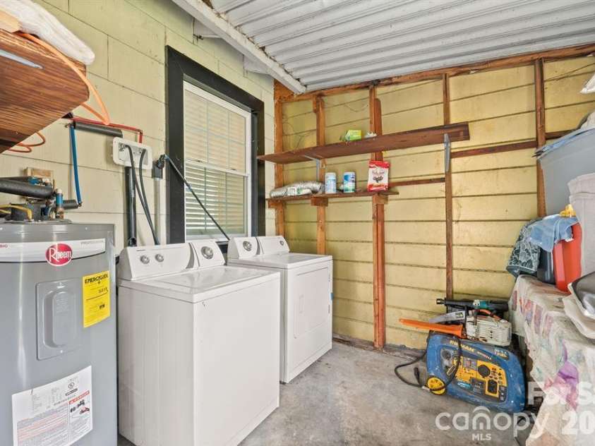 215 Keels Avenue, Rock Hill, SC 29730.  MLS# CAR4397146, YatesRealty ID 32841. 