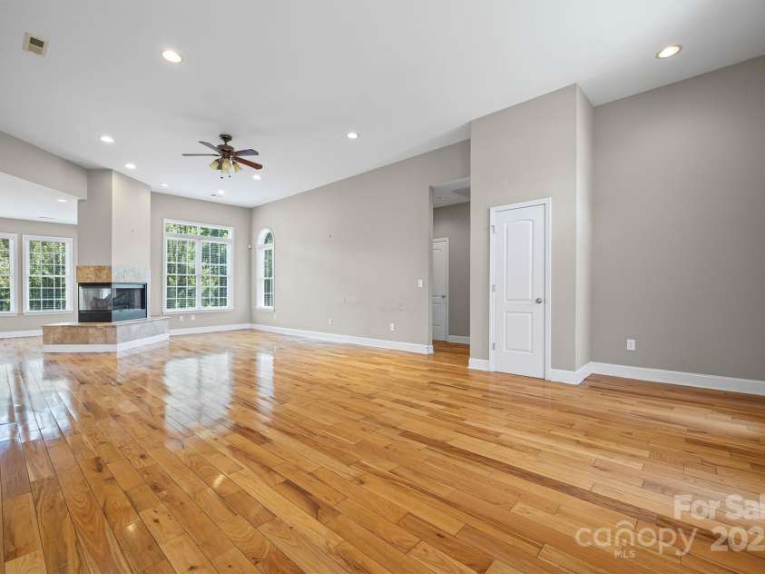 484 Mason Dickson Road, York, SC 29745.  MLS# CAR4276794, YatesRealty ID 32841. Living Room