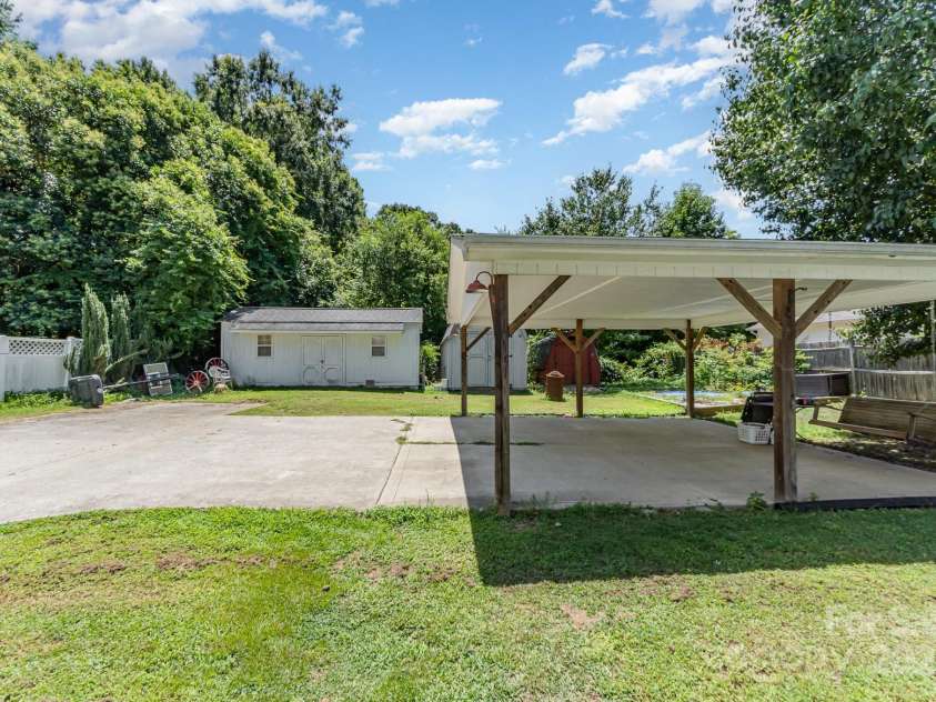 1306 Brantley Road, Kannapolis, NC 28083.  MLS# CAR4283302, YatesRealty ID 32843. 