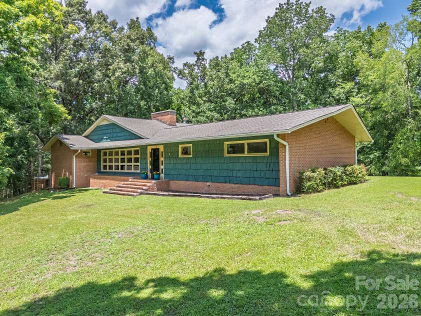 112 Crestwood Circle, Chester, SC 29706.  MLS# CAR4397080, YatesRealty ID 32844. 