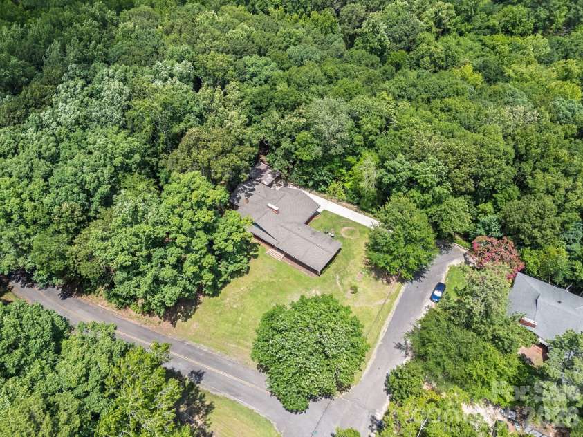112 Crestwood Circle, Chester, SC 29706.  MLS# CAR4397080, YatesRealty ID 32844. 