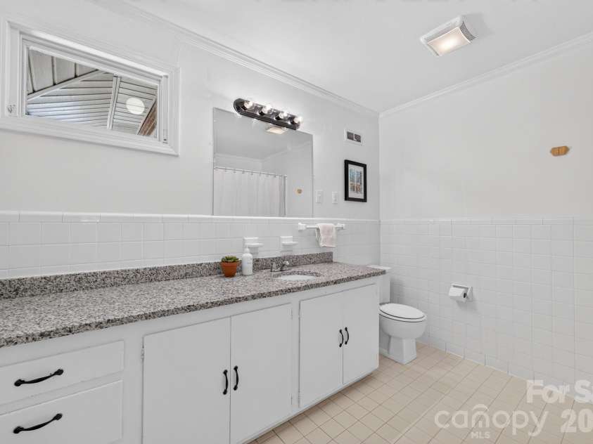 112 Crestwood Circle, Chester, SC 29706.  MLS# CAR4397080, YatesRealty ID 32844. 