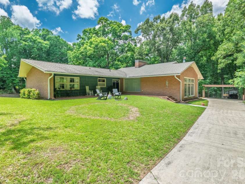 112 Crestwood Circle, Chester, SC 29706.  MLS# CAR4397080, YatesRealty ID 32844. 