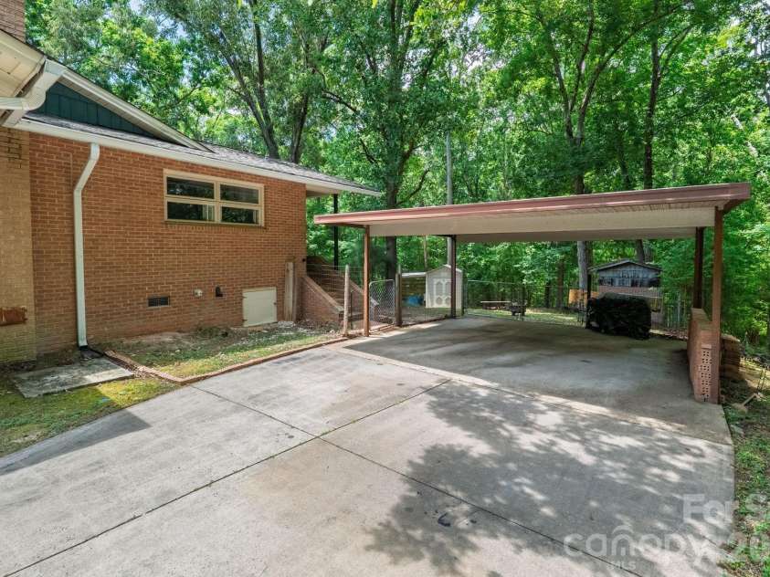 112 Crestwood Circle, Chester, SC 29706.  MLS# CAR4397080, YatesRealty ID 32844. 