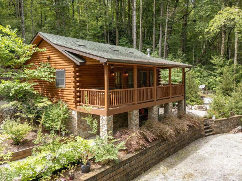 458 Rio Verde Drive, Zirconia, NC 28790.  MLS# CAR4289067, YatesRealty ID 32844. 