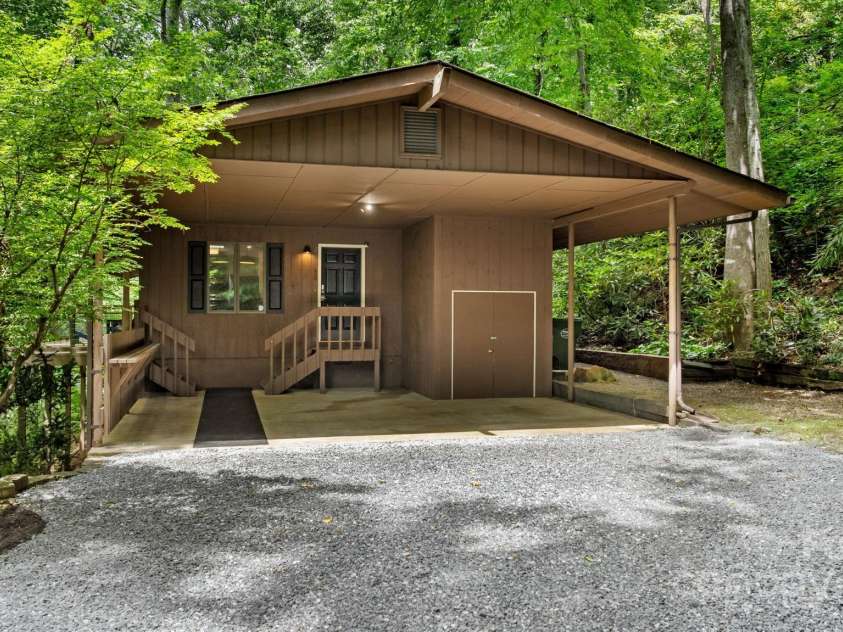 30 Hawktree Lane, Waynesville, NC 28786.  MLS# CAR4290406, YatesRealty ID 32847. 