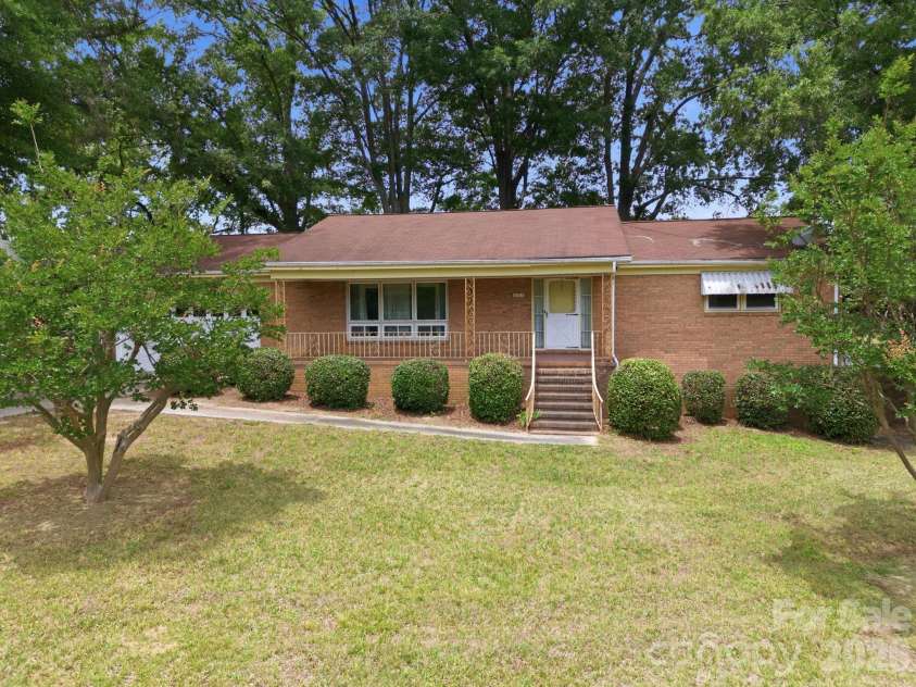 607 Ebenezer Road, Kannapolis, NC 28083.  MLS# CAR4397571, YatesRealty ID 32847. 