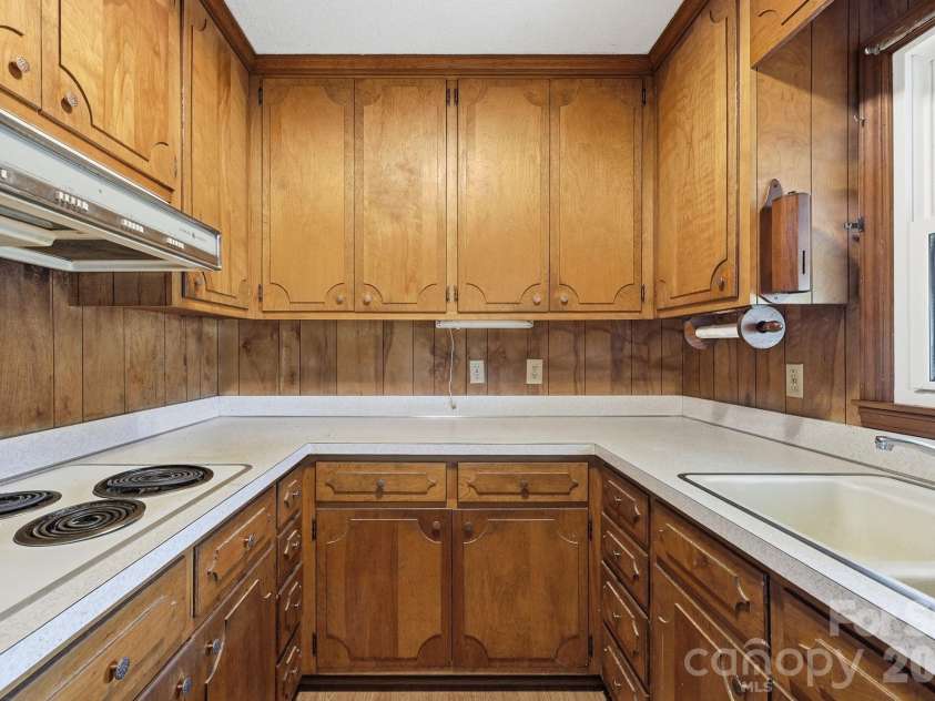 607 Ebenezer Road, Kannapolis, NC 28083.  MLS# CAR4397571, YatesRealty ID 32847. 