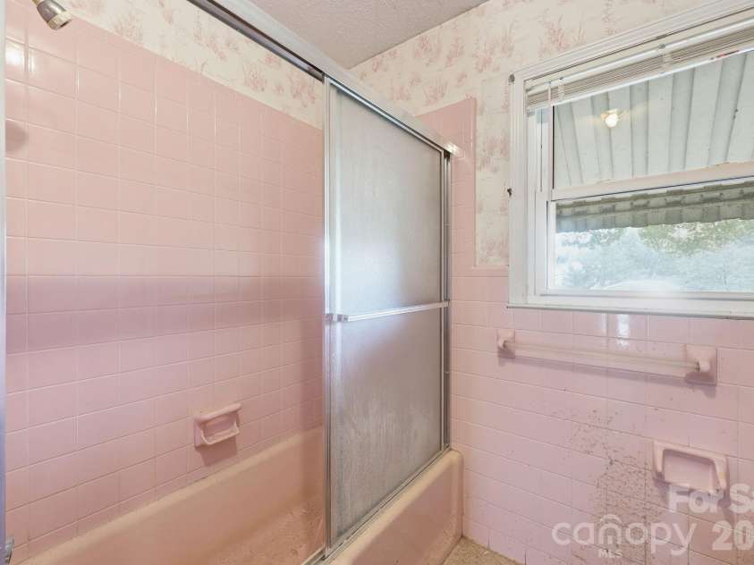 607 Ebenezer Road, Kannapolis, NC 28083.  MLS# CAR4397571, YatesRealty ID 32847. 