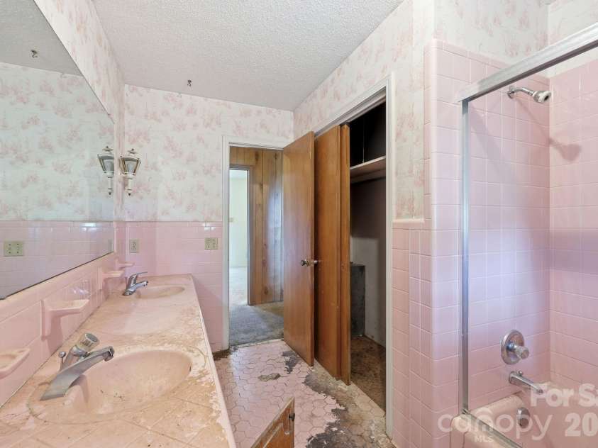 607 Ebenezer Road, Kannapolis, NC 28083.  MLS# CAR4397571, YatesRealty ID 32847. 