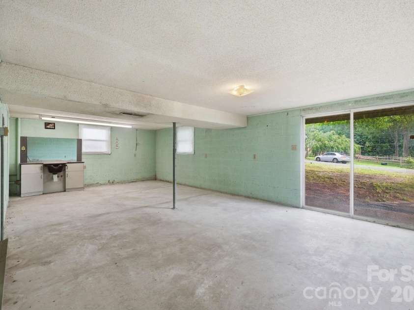 607 Ebenezer Road, Kannapolis, NC 28083.  MLS# CAR4397571, YatesRealty ID 32847. Full basement was once a salon