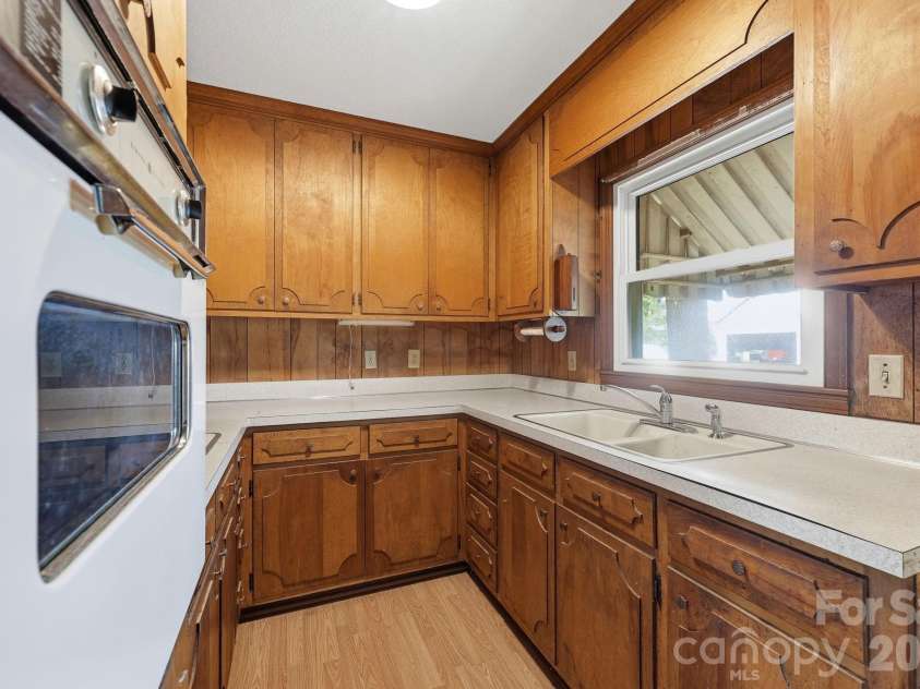 607 Ebenezer Road, Kannapolis, NC 28083.  MLS# CAR4397571, YatesRealty ID 32847. Kitchen comes with appliances