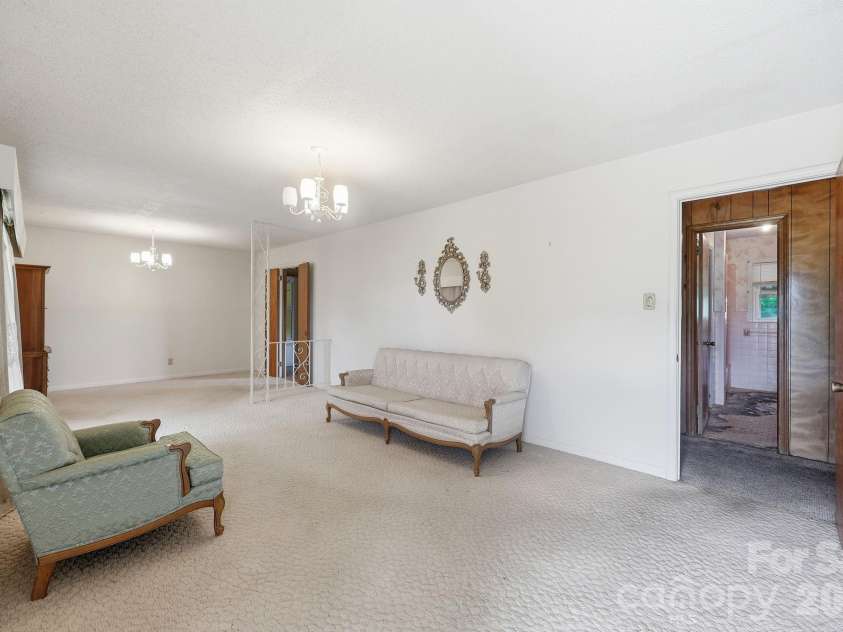 607 Ebenezer Road, Kannapolis, NC 28083.  MLS# CAR4397571, YatesRealty ID 32847. Nice size living room