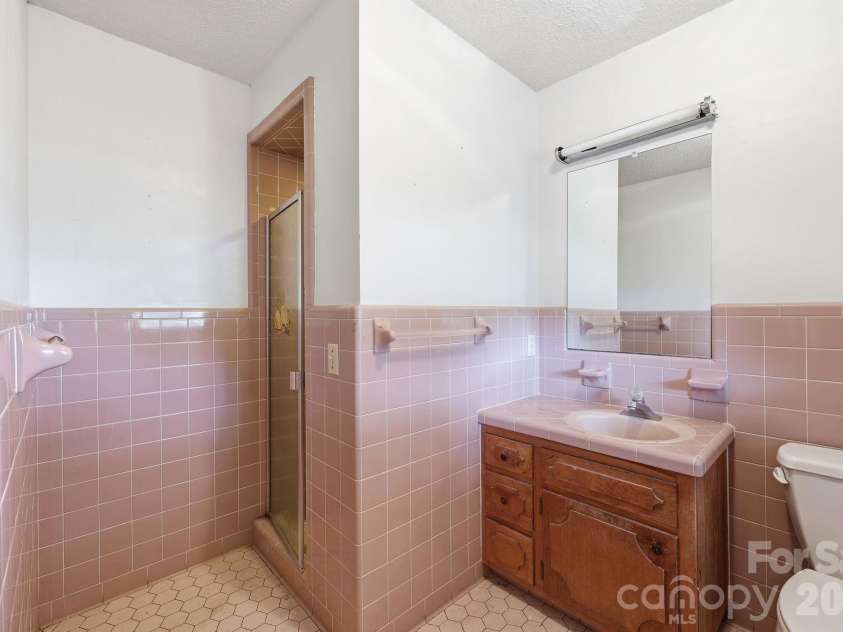 607 Ebenezer Road, Kannapolis, NC 28083.  MLS# CAR4397571, YatesRealty ID 32847. Primary bedroom en-suite bathroom