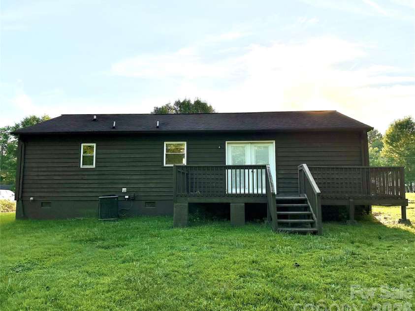 5025 Pecan Drive, Shelby, NC 28152.  MLS# CAR4394637, YatesRealty ID 32849. 