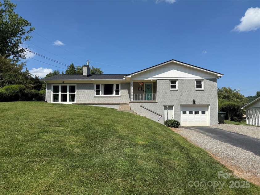84 Azalea Drive, Waynesville, NC 28786.  MLS# CAR4285709, YatesRealty ID 32850. 