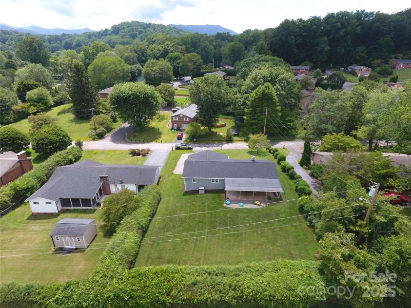 84 Azalea Drive, Waynesville, NC 28786.  MLS# CAR4285709, YatesRealty ID 32850. 